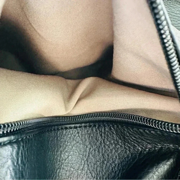 NWOT Sondra Roberts Leather Squared Hobo Bag With Tassel - Picture 11 of 11